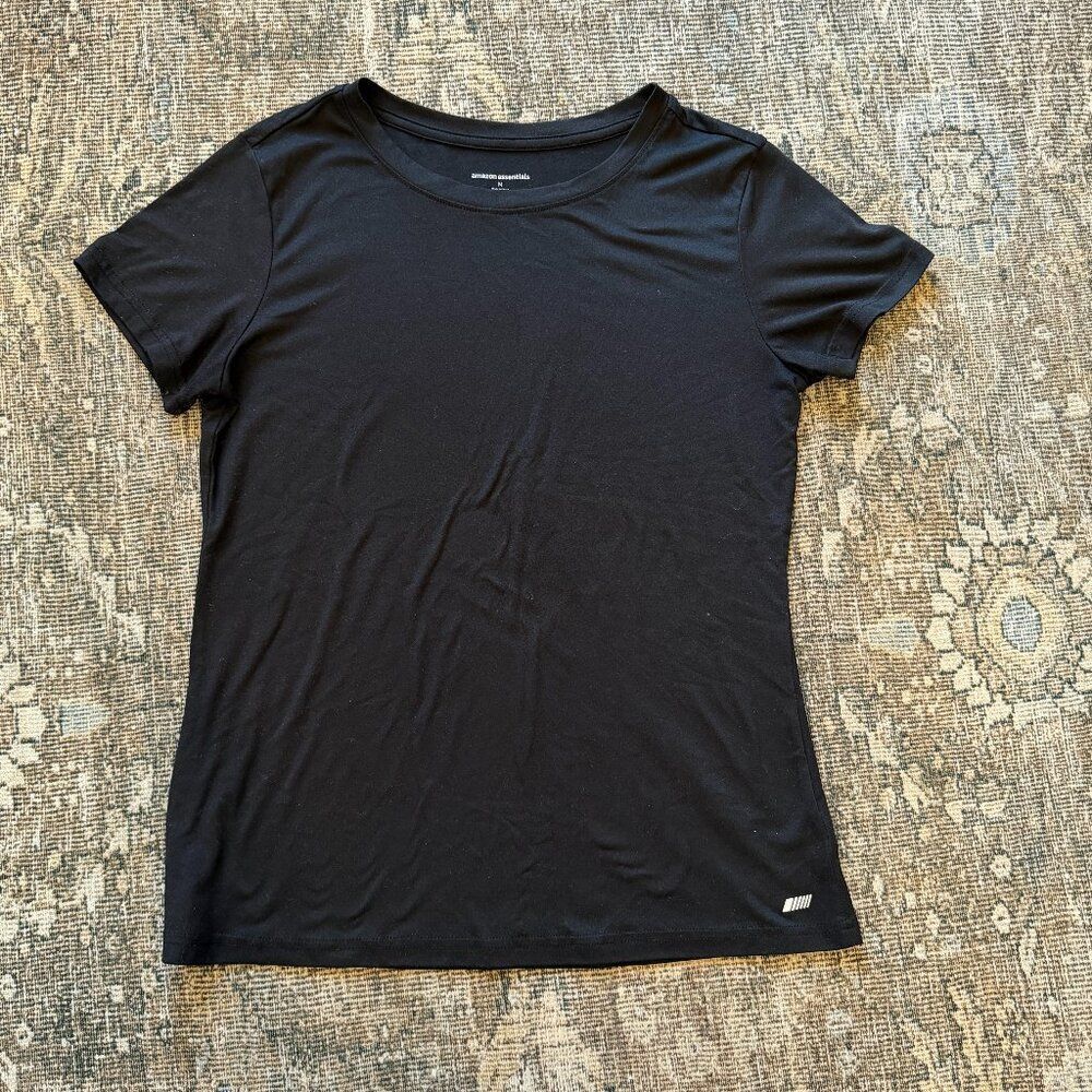 Amazon Essentials Black Tee • size medium